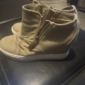 Not rated wedges tan color size 9